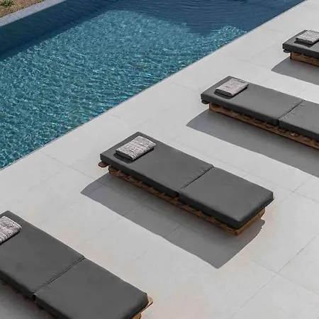 Villa Barbara, By Red Windmill *