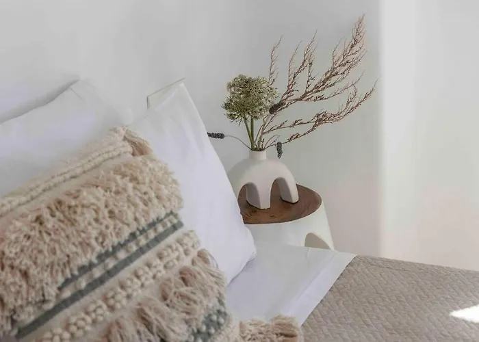 Barbara, By Red Windmill Villa Kalafáti