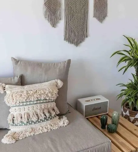 Barbara, By Red Windmill * קלפטיס