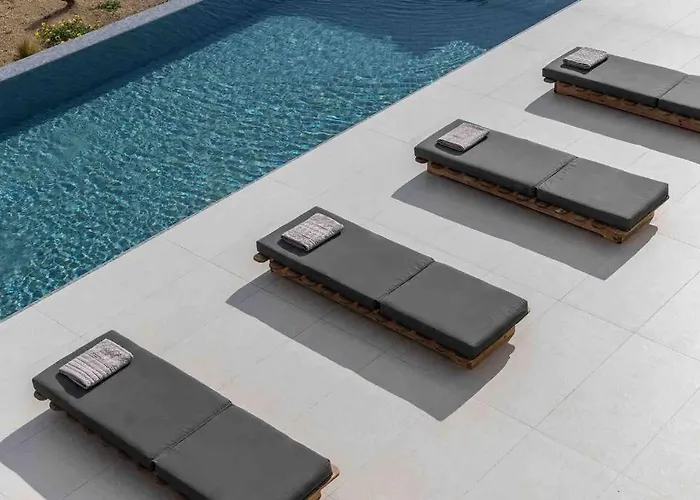 Vila Barbara, By Red Windmill *