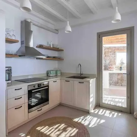 Villa Barbara, By Red Windmill Kalafatis